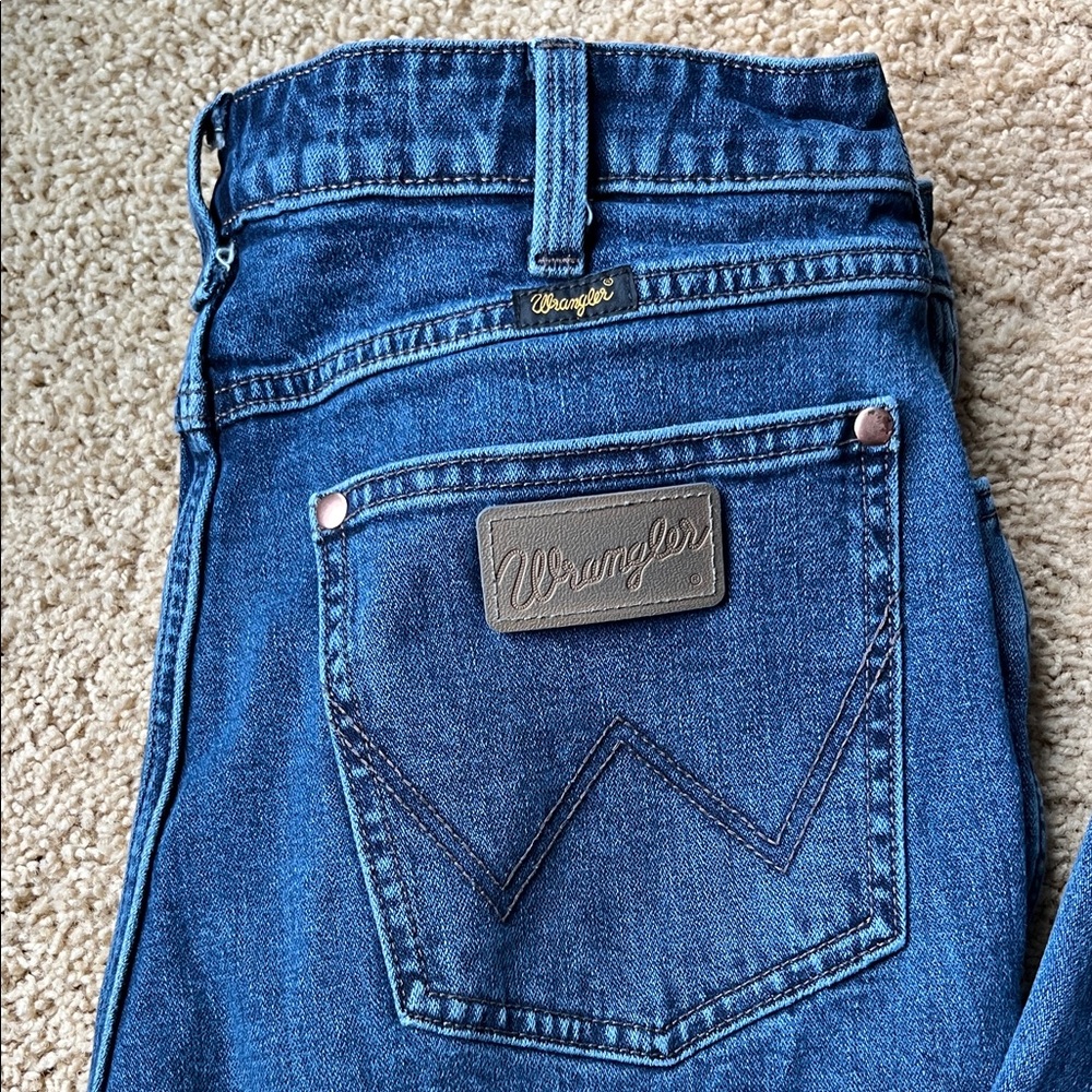 Wrangler Lainey Wilson Jeans - Picture 2 of 7